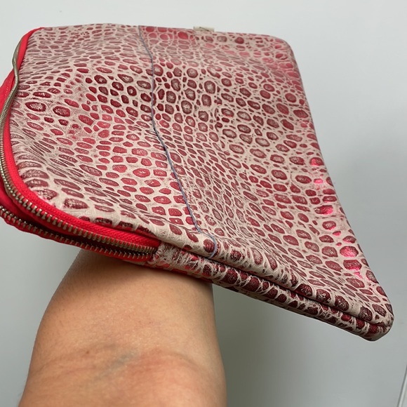 Handcrafted leather Case - ideal for your laptop 🪷 - Picture 3 of 8